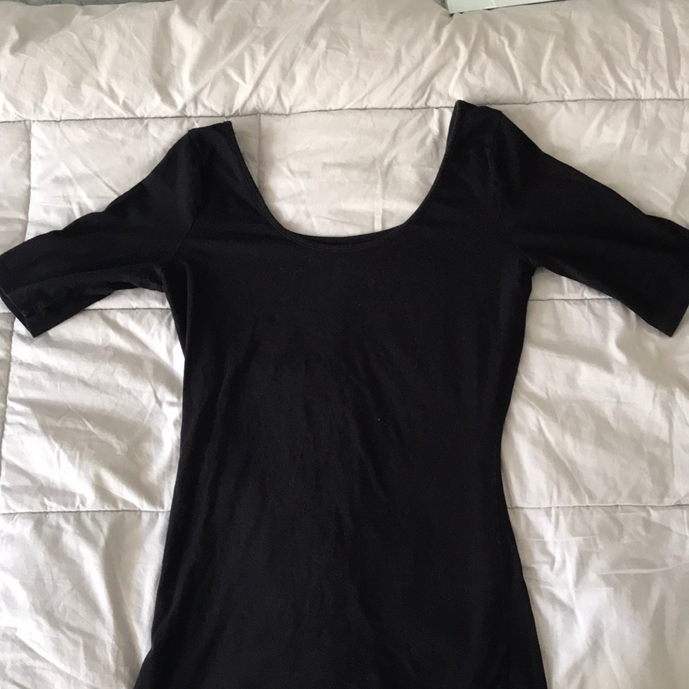 BALLET SCOOP NECK FORM FITTING TEE